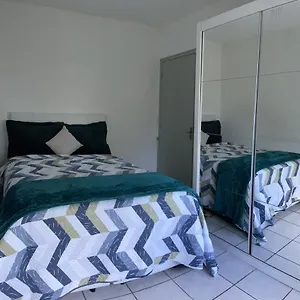 Apartamento Familiar Com Estacionamento Porto Alegre